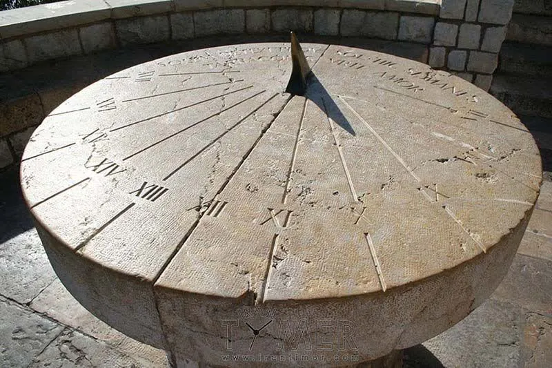 ساعت سنگی باستانی