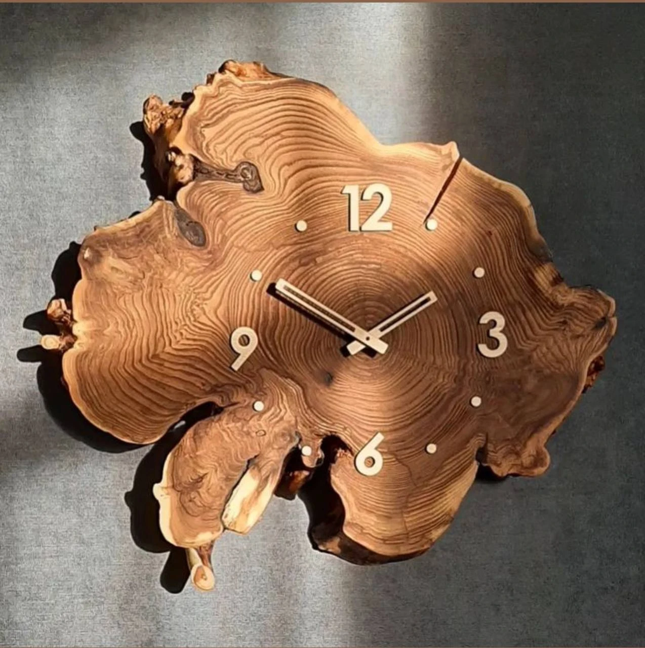 ساعت دیواری نوستالژی چوبی تنه درخت
