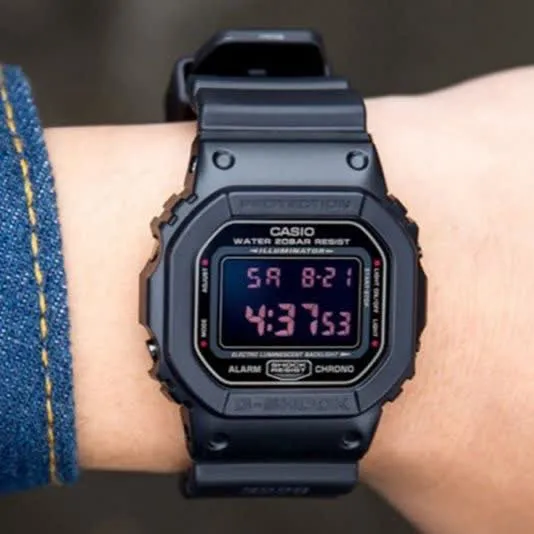 ساعت صفحه مربع دیجیتالی