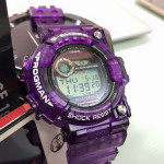 ساعت دیجیتالی بنفش