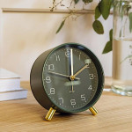 ساعت رومیزی صفحه سبز