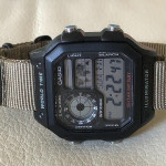 ساعت دیجیتالی خاکستری