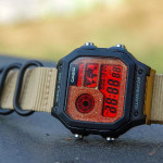 ساعت دیجیتالی بژ