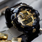 ساعت مشکی صفحه طلایی