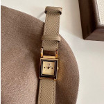 ساعت کلاسیک صفحه چهار گوش