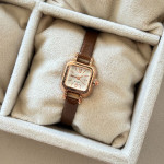 ساعت روزمره صفحه مربع