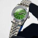 ساعت سفید صفحه سبز