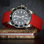 ساعت قرمز صفحه مشکی