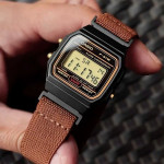 ساعت دیجیتالی قهوه ای