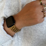 اپل واچ قاب قرمز بند طلایی