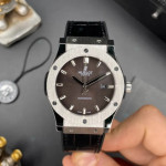 ساعت مشکی صفحه خاکستری