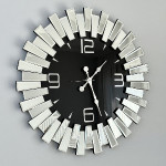 ساعت دیواری نقره‌ای مشکی