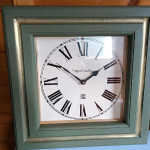 ساعت دیواری قاب سبز