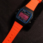 ساعت دیجیتالی نارنجی