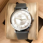 ساعت خاکستری صفحه سفید