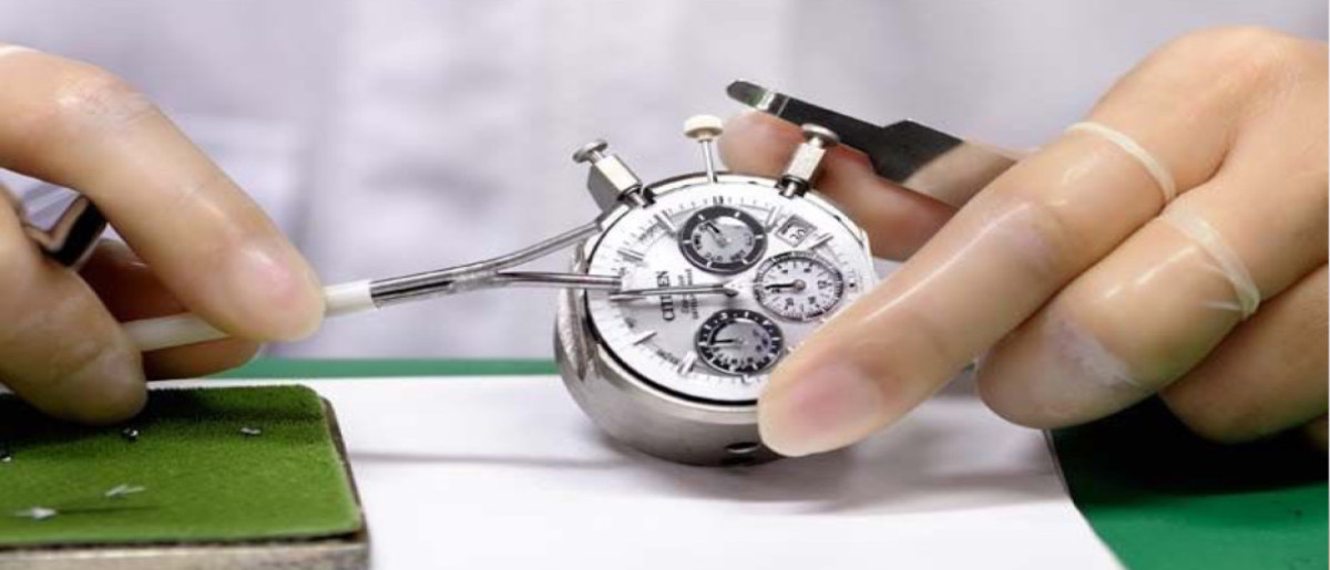 تعمیرات ساعت در میانه